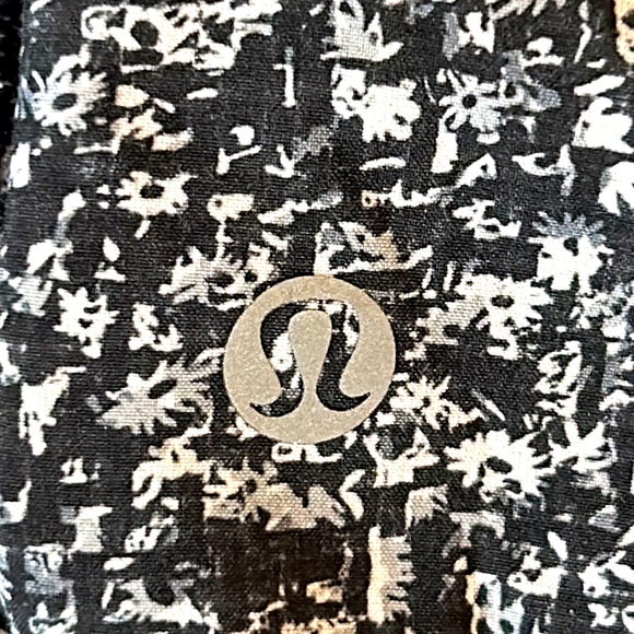 Lululemon Floral Speed Up Shorts! 2.5” Low Rise! EUC! Size 8! - Picture 4 of 5